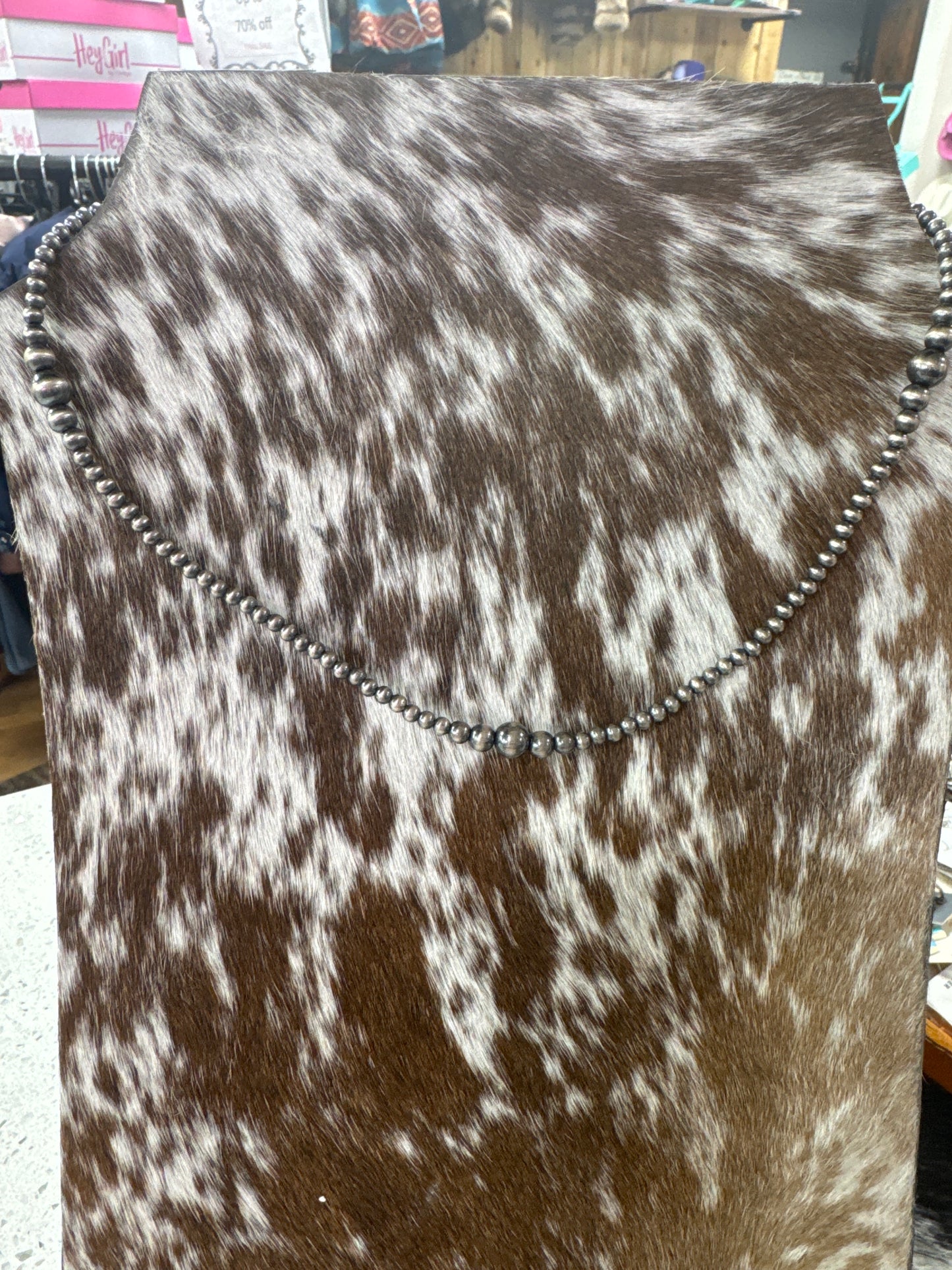 GRADUATED PEARL NECKLACE