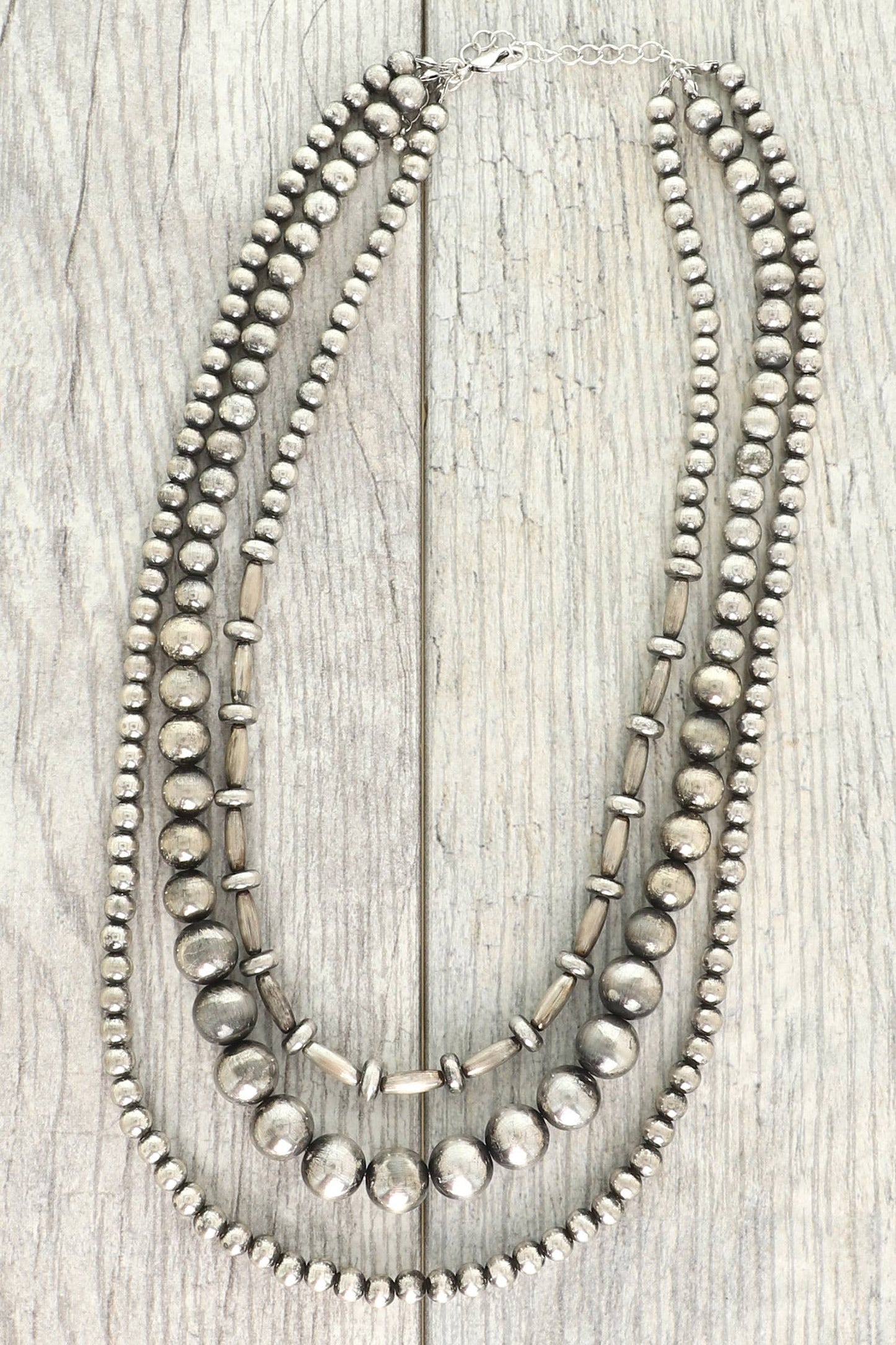 WESTERN NAVAJO STYLE MULTI STRAND PEARL NECKLACE