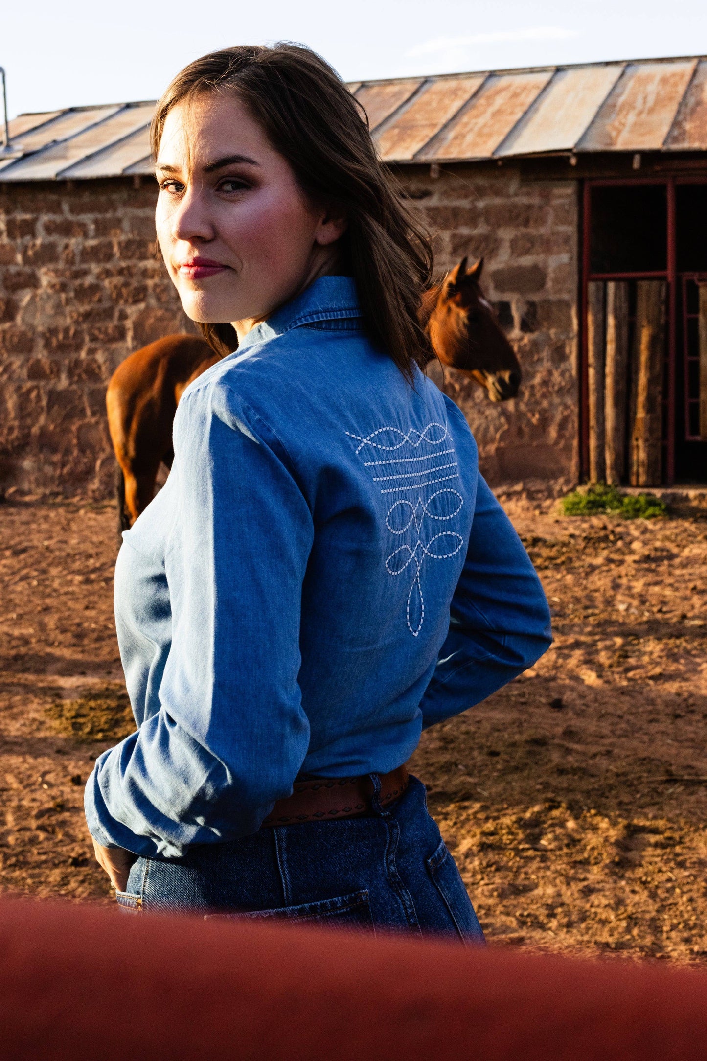 BETSY BOOT STITCH PEARL SNAP SHIRT