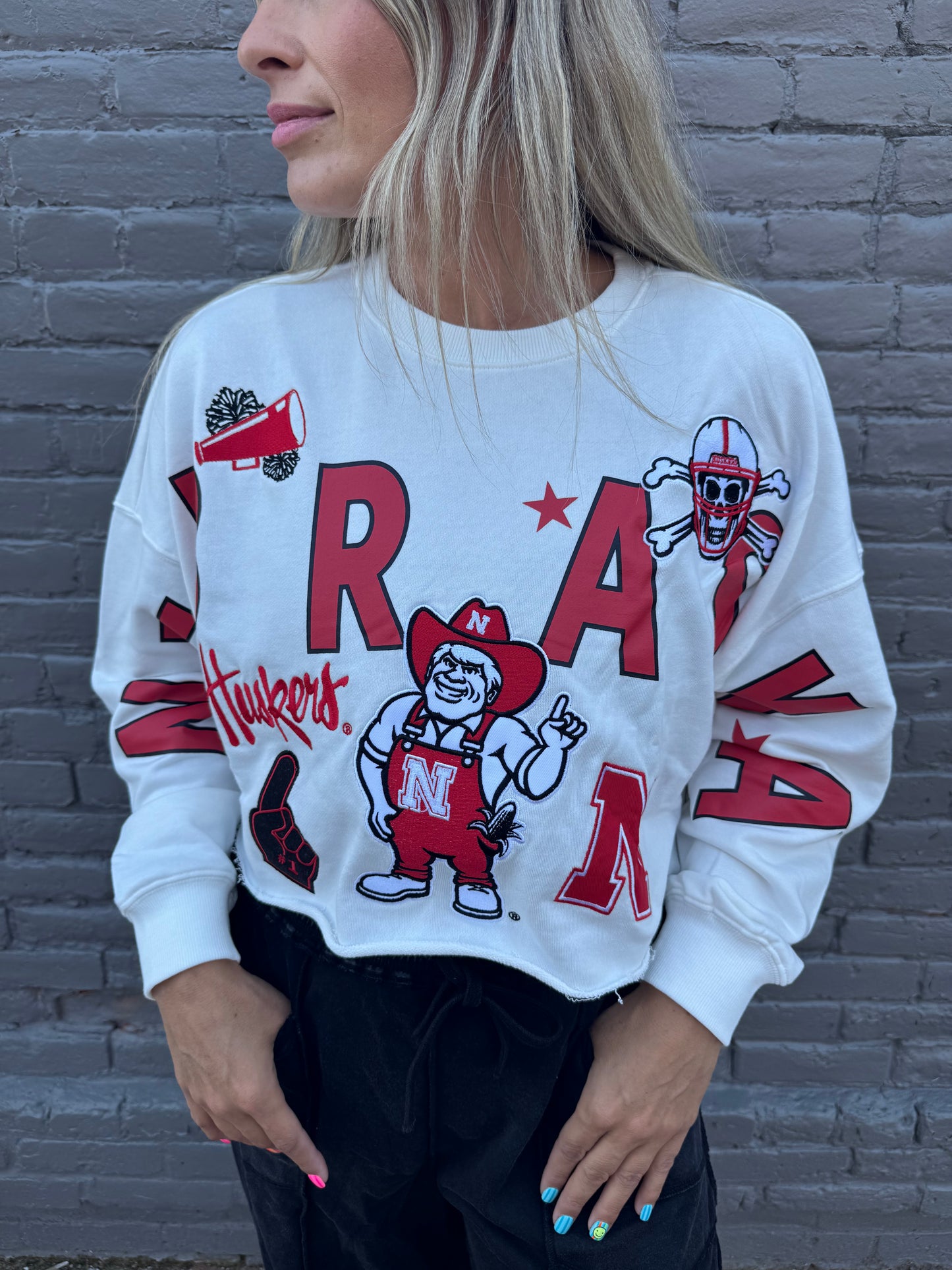 NEBRASKA PATCHED UP CROPPED LONGSLEEVE