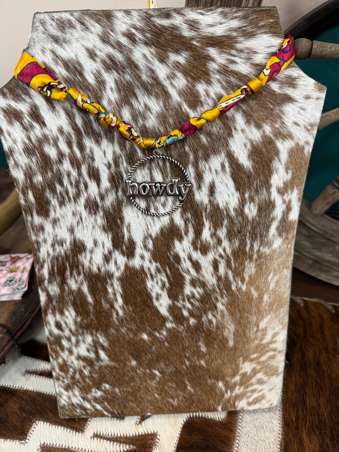 WESTERN CHARM BANDANA NECKLACE