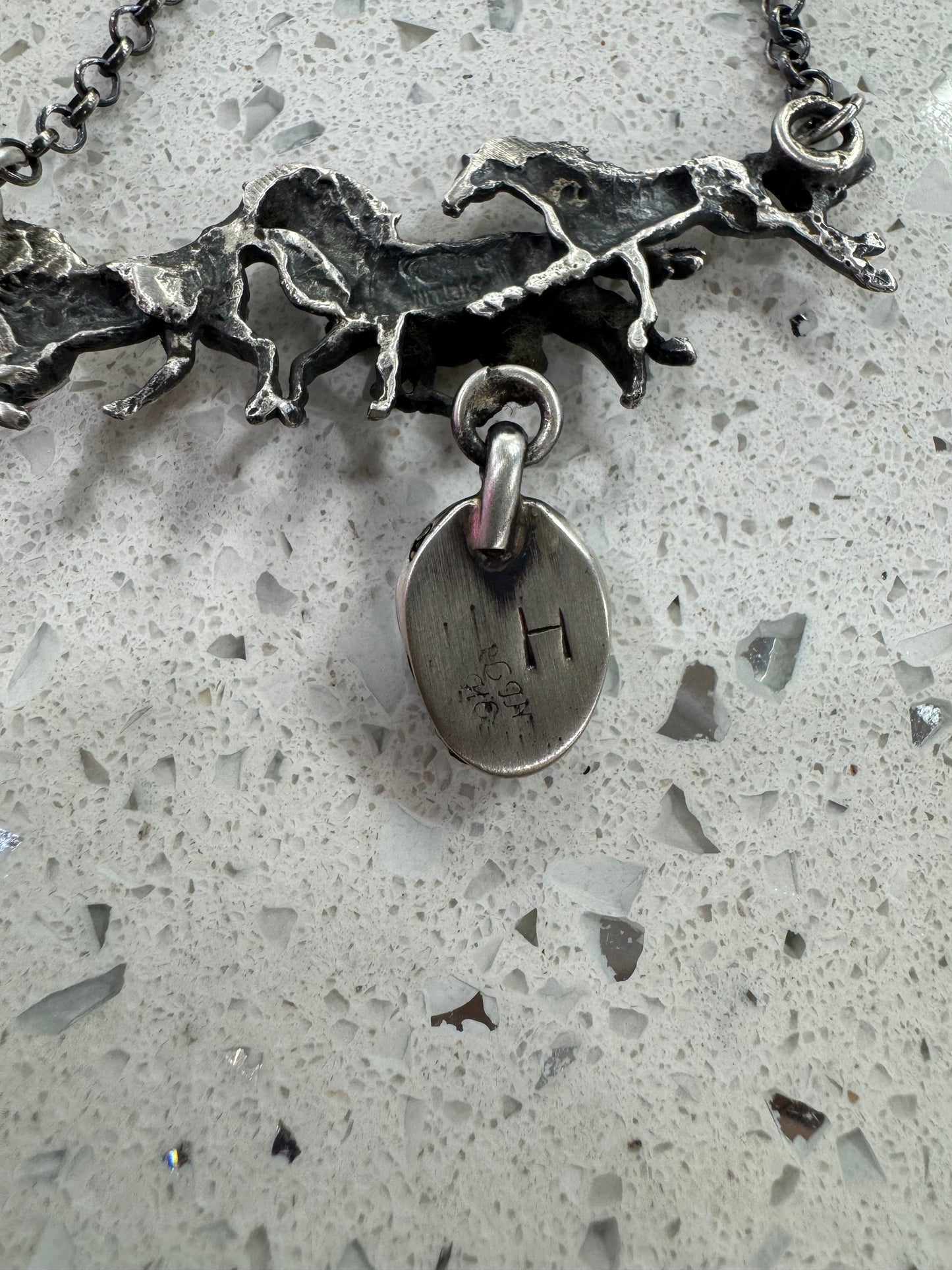 RUNNING FREE NECKLACE