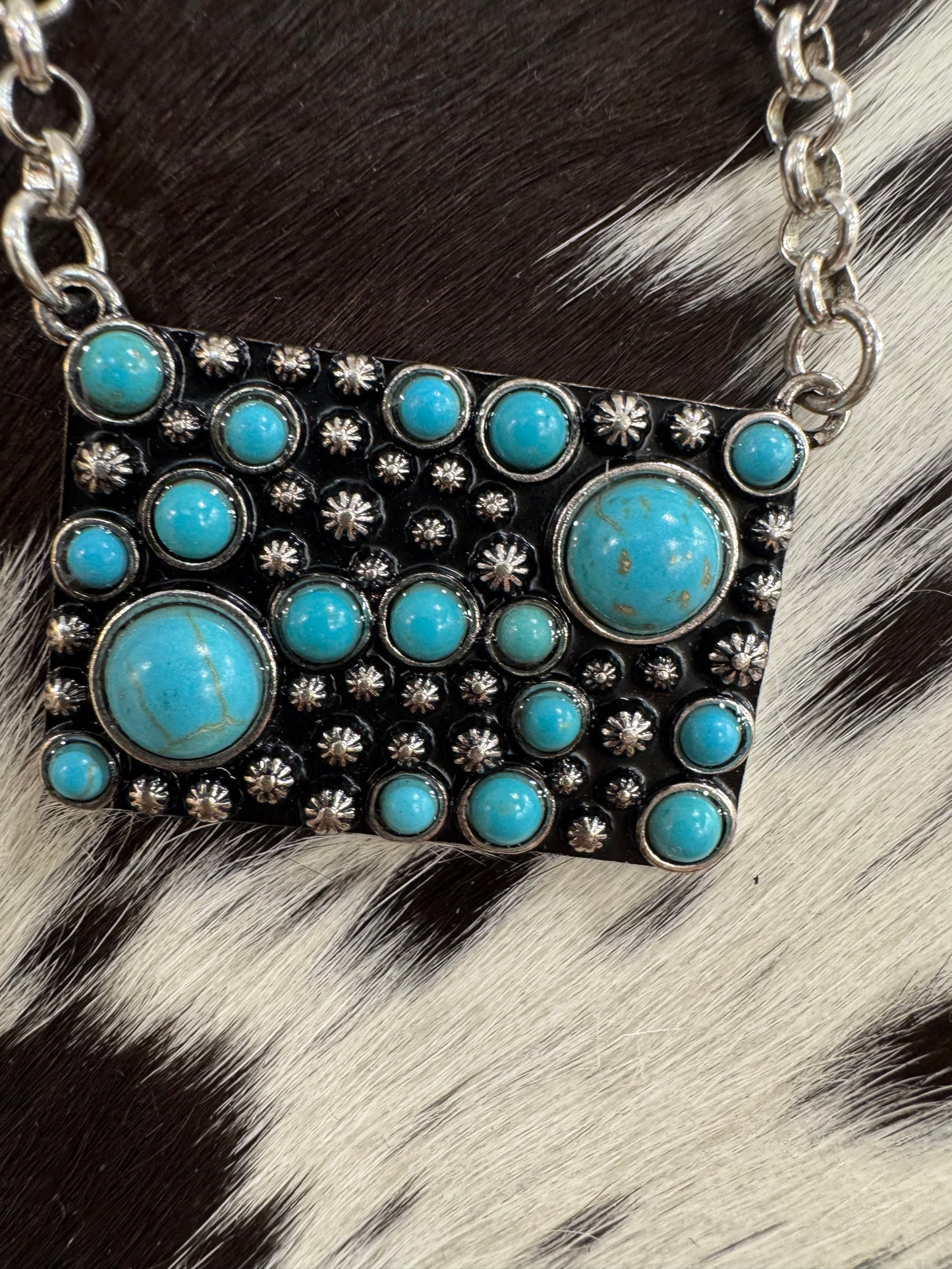 CATTLE QUEEN NECKLACE