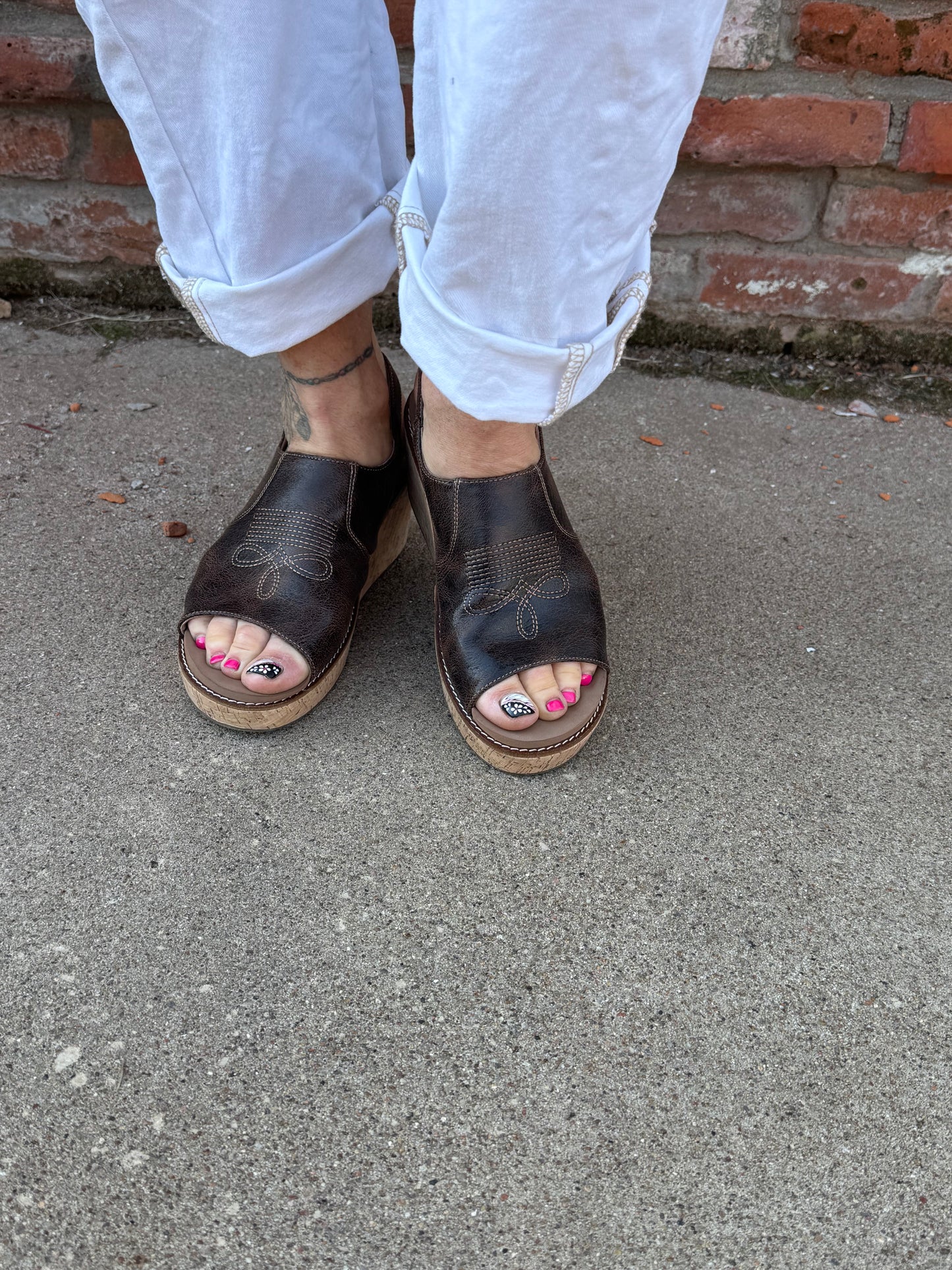 CRINKLE WEDGE SANDALS
