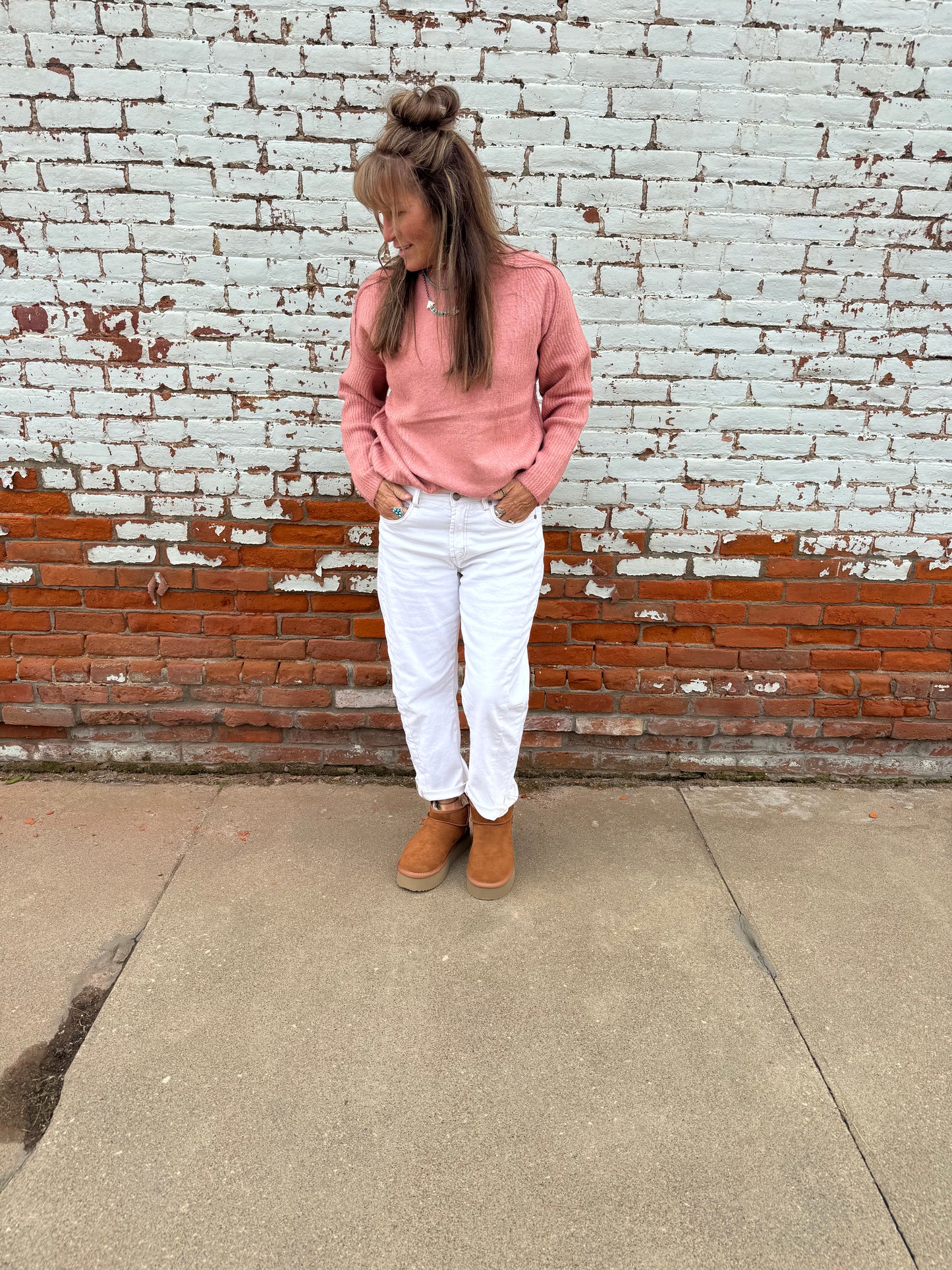 ROUND NECK LONG SLEEVE RIBBED SWEATER
