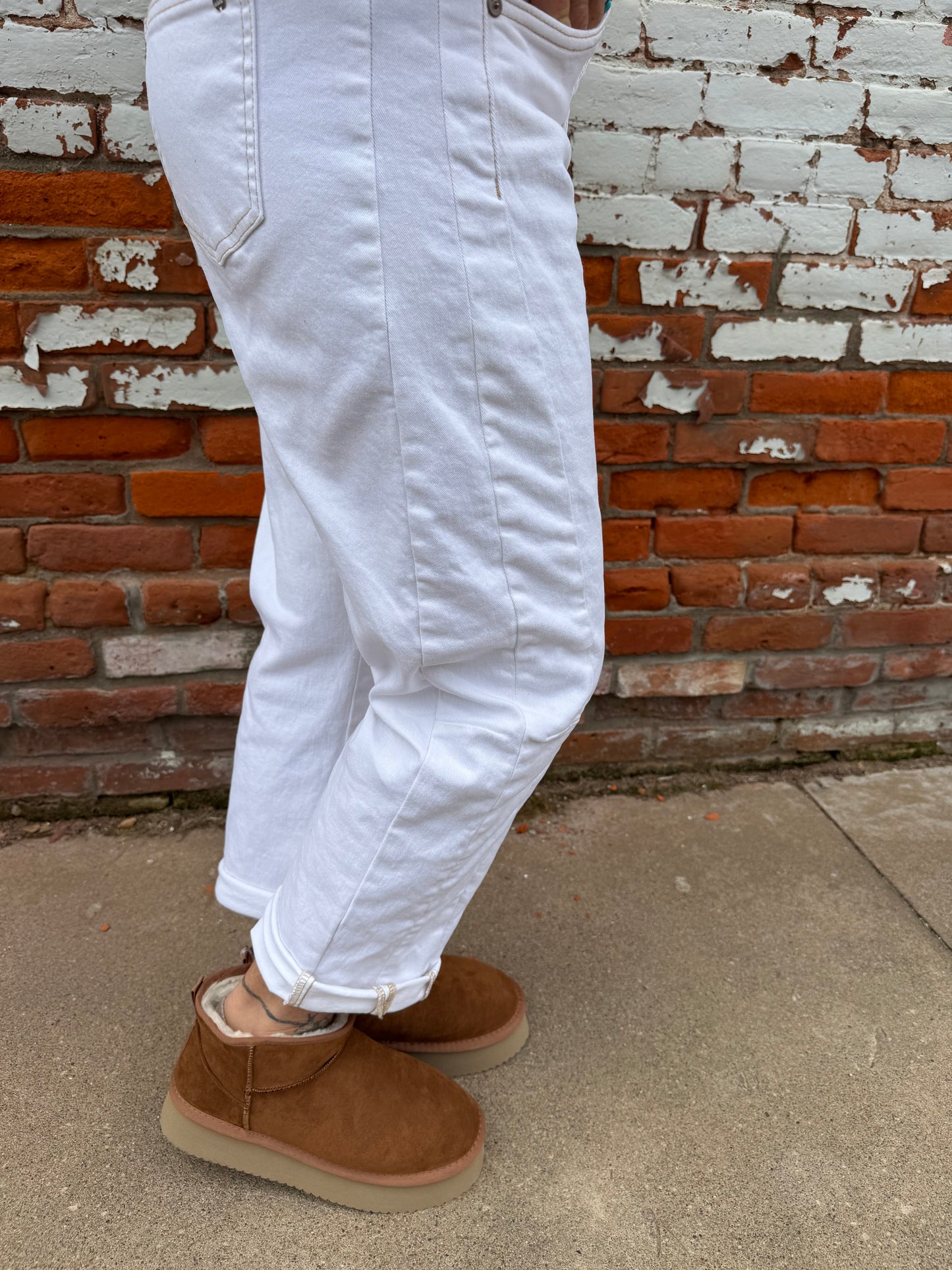 BRENLEY BARREL-LEG JEANS