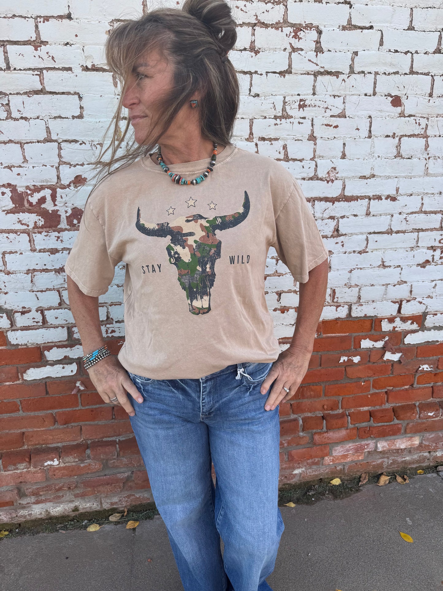 STAY WILD CAMO LONGHORN GRAPHIC TEE