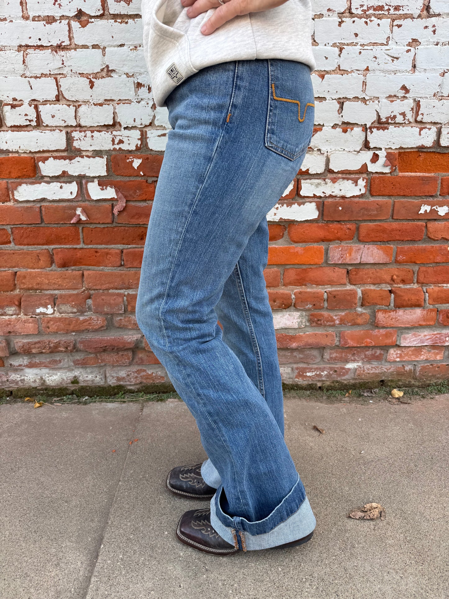 JENNIFER MID WASH JEAN