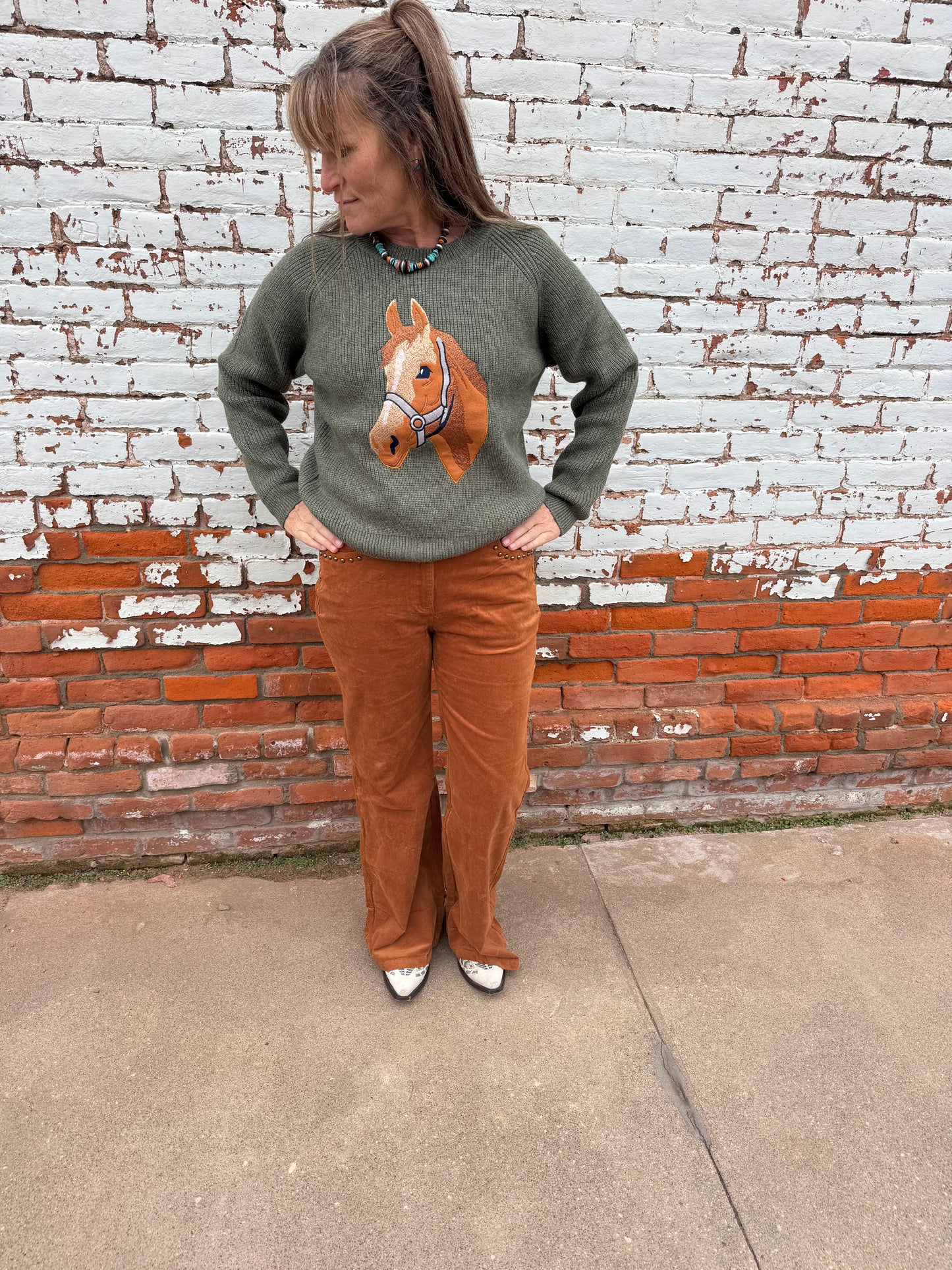 SHILOH EMBROIDERY HORSE SWEATER