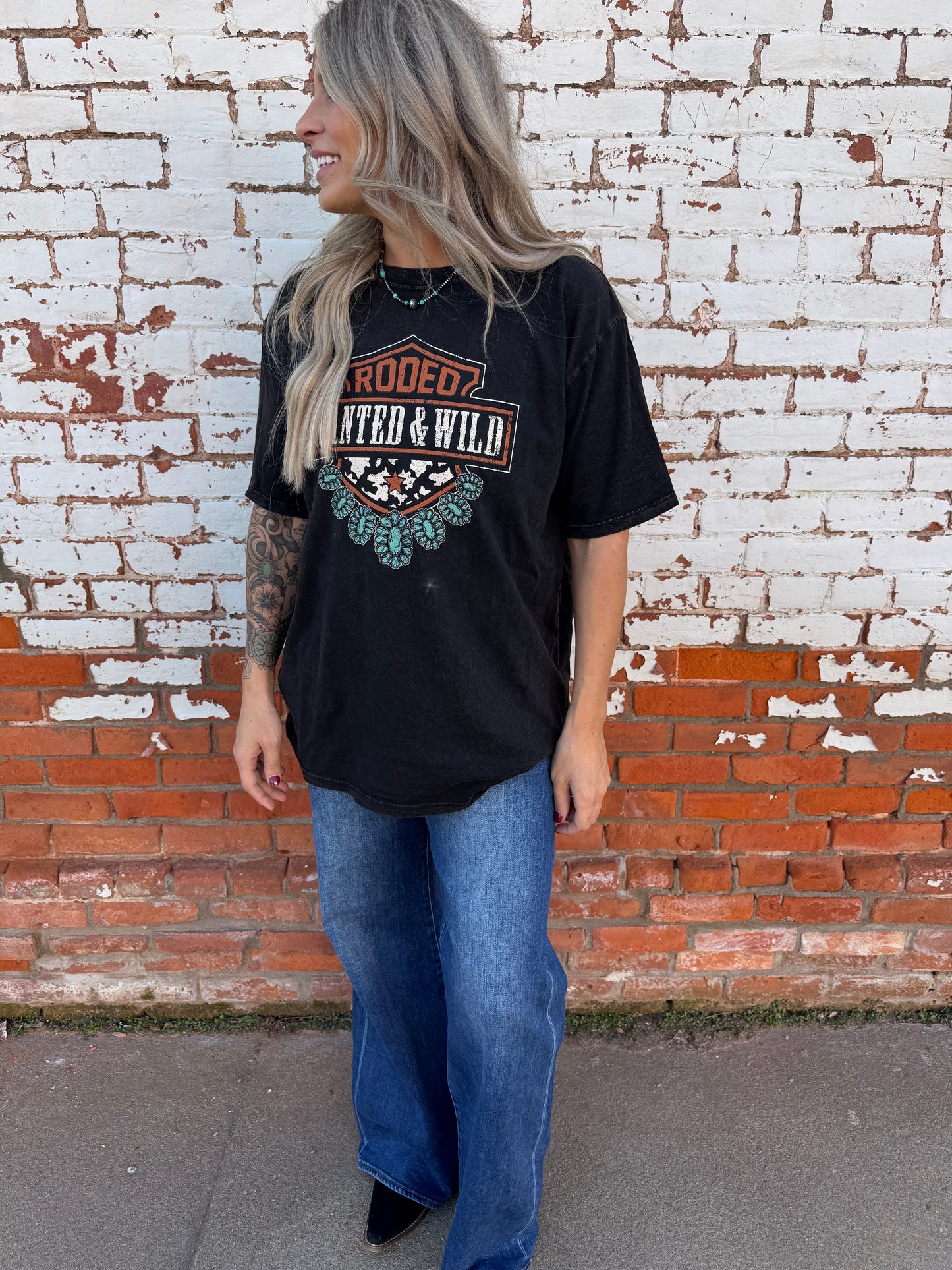 RODEO WANTED & WILD GRAPHIC TEE