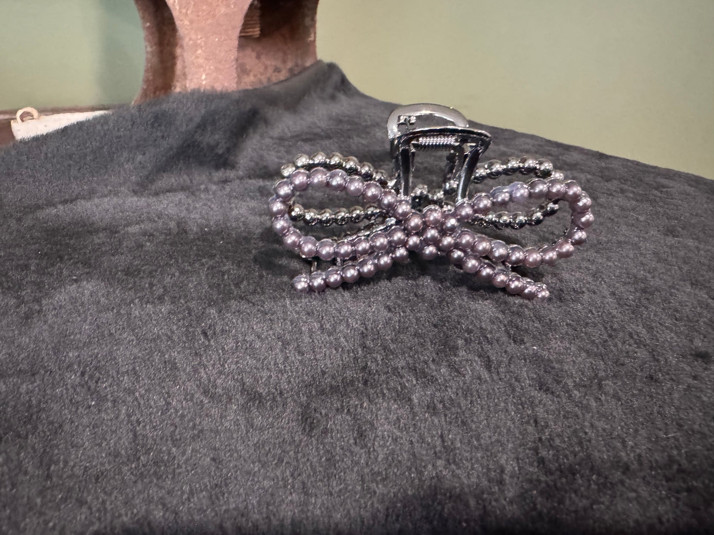 PEARL BOW CLAW CLIP