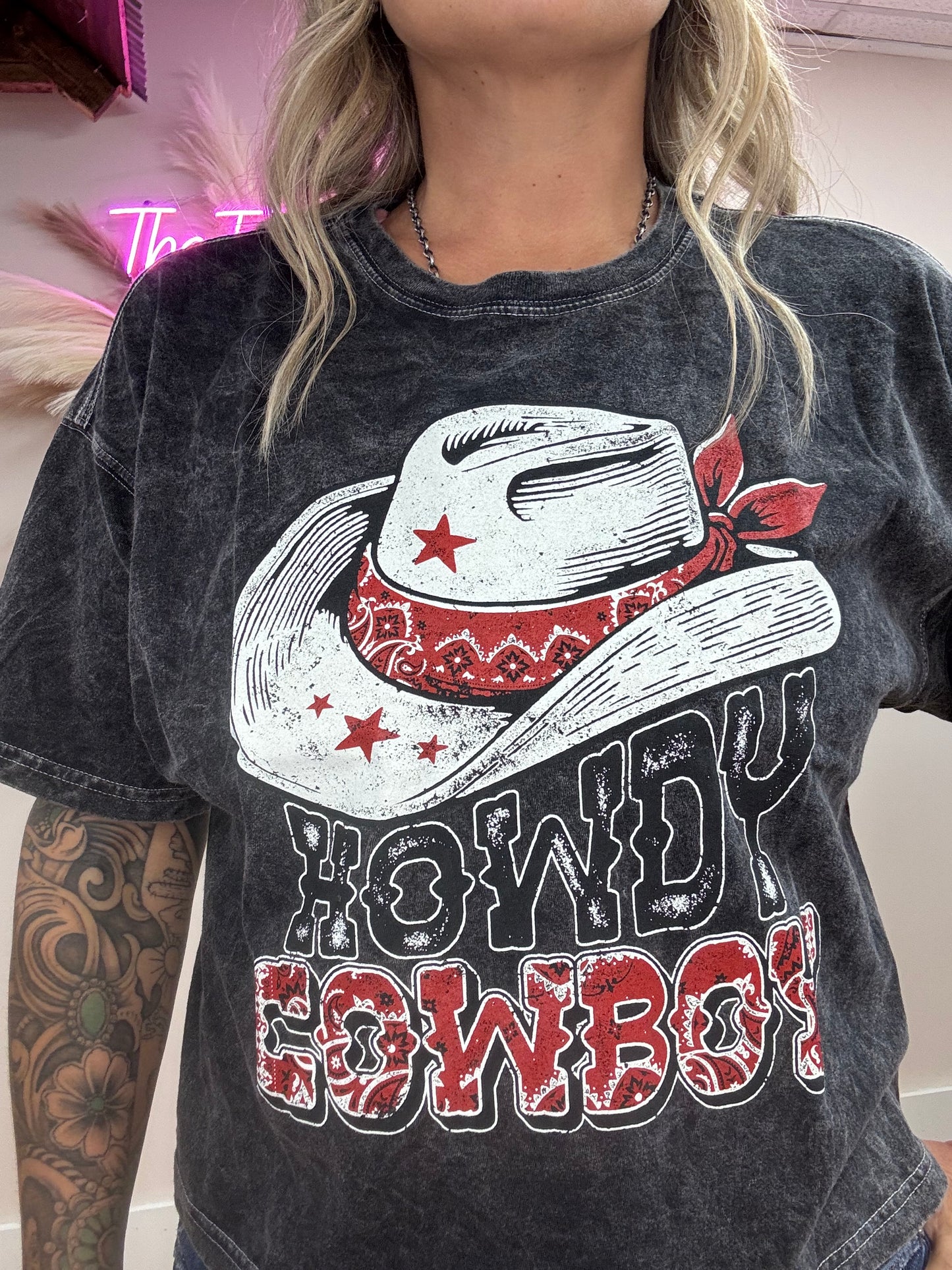 HOWDY COWBOY CROP GRAPHIC TEE