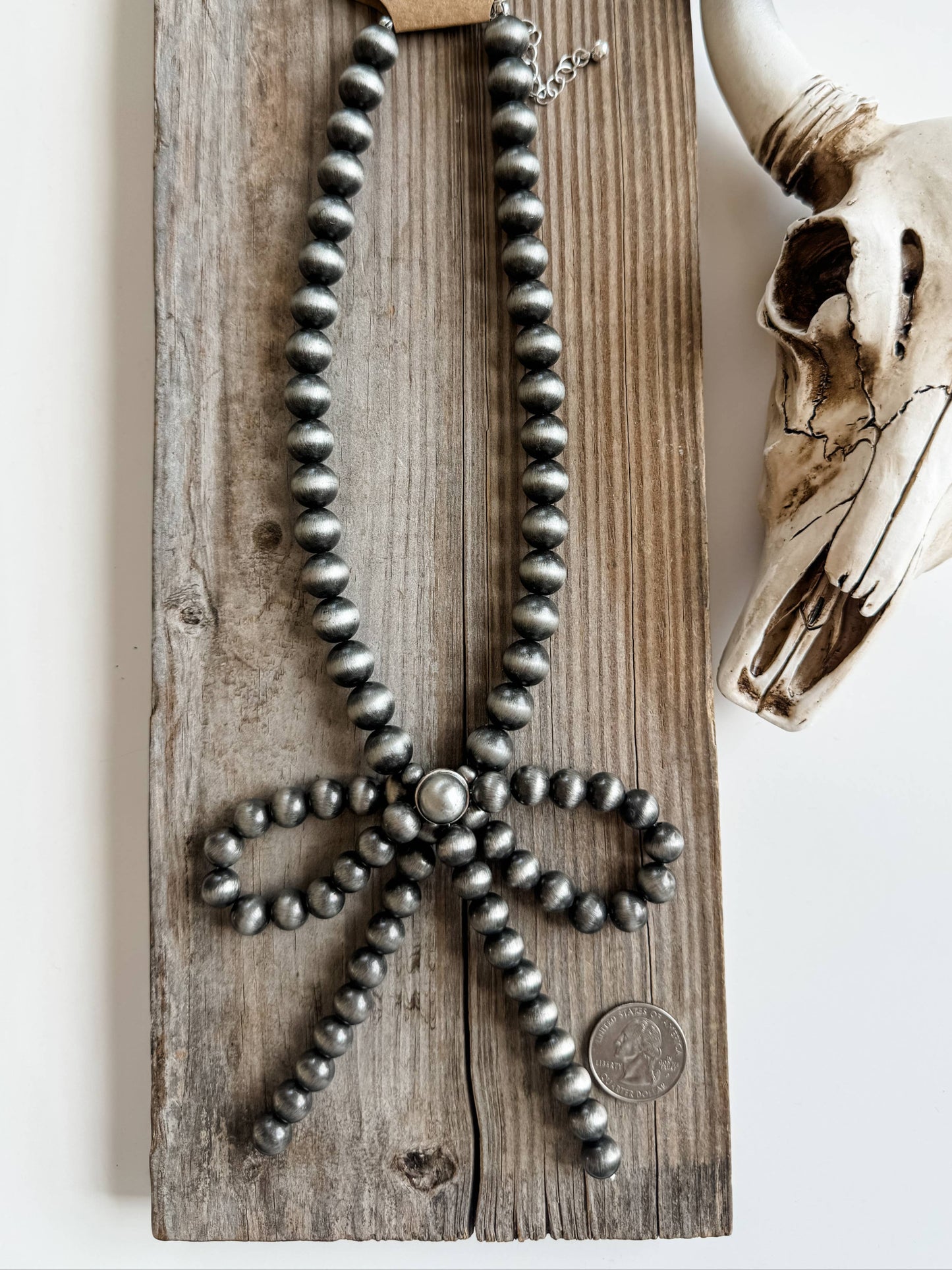 BOW NECKLACE