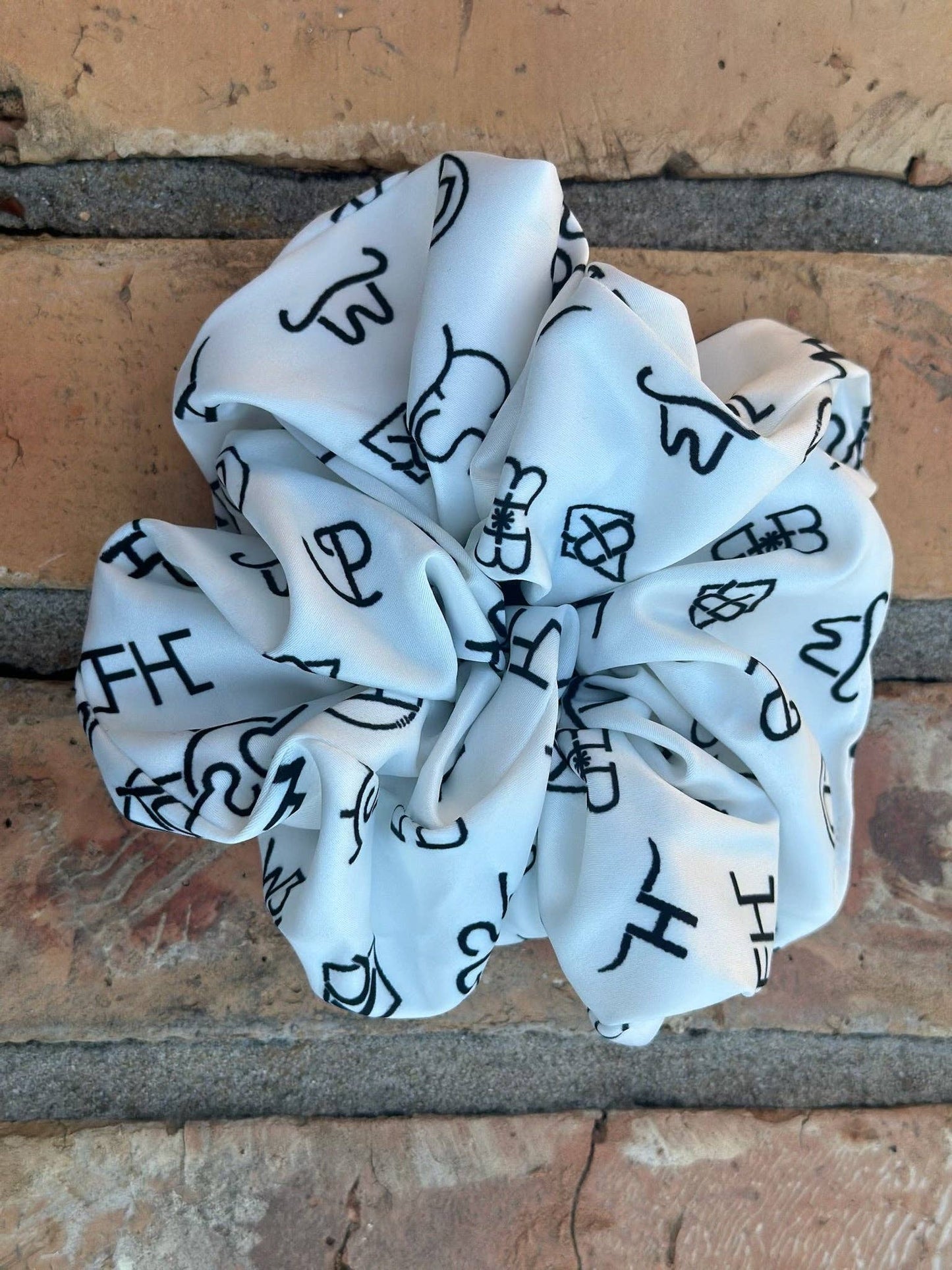 CATTLE HAIR SCRUNCHIE