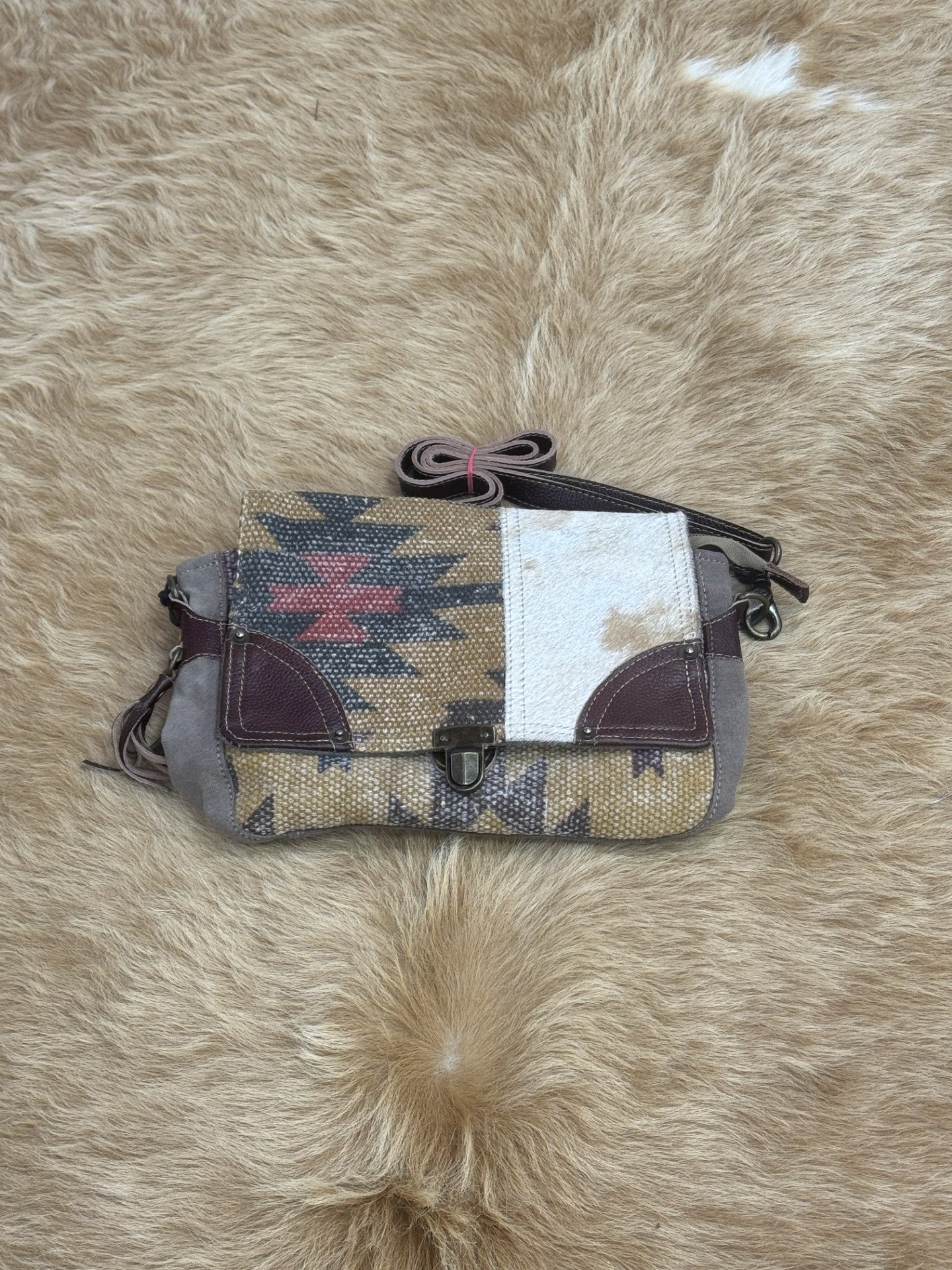 MYRA MESSENGER BAG