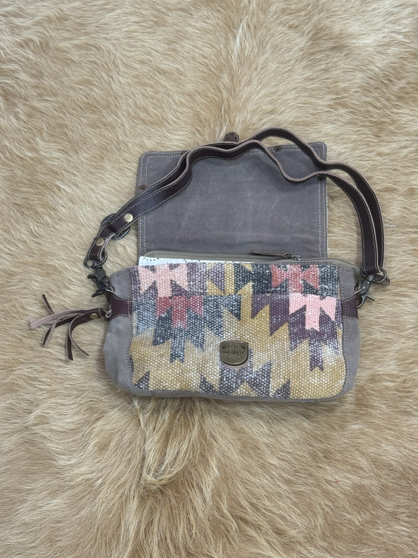 MYRA MESSENGER BAG