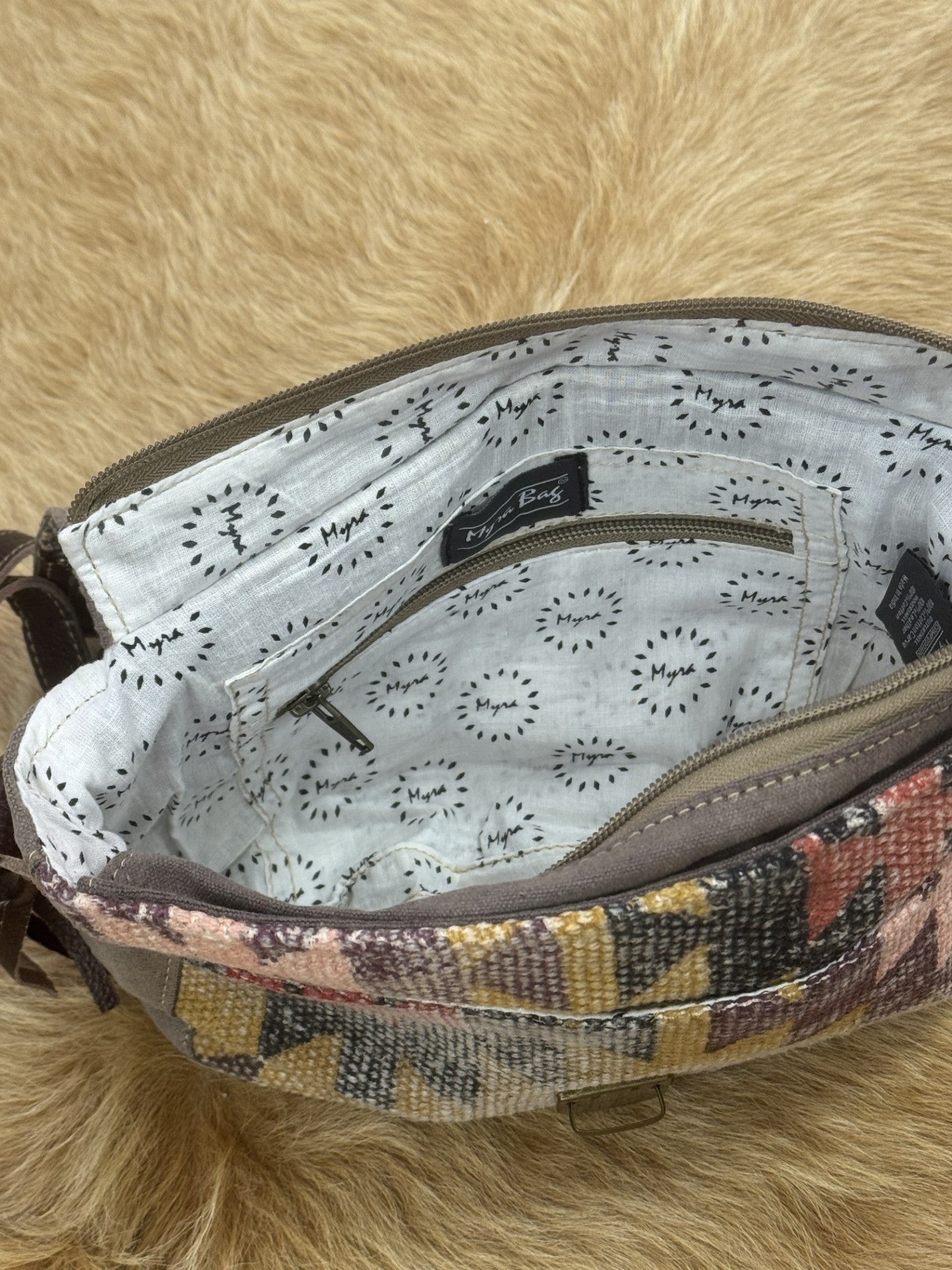 MYRA MESSENGER BAG