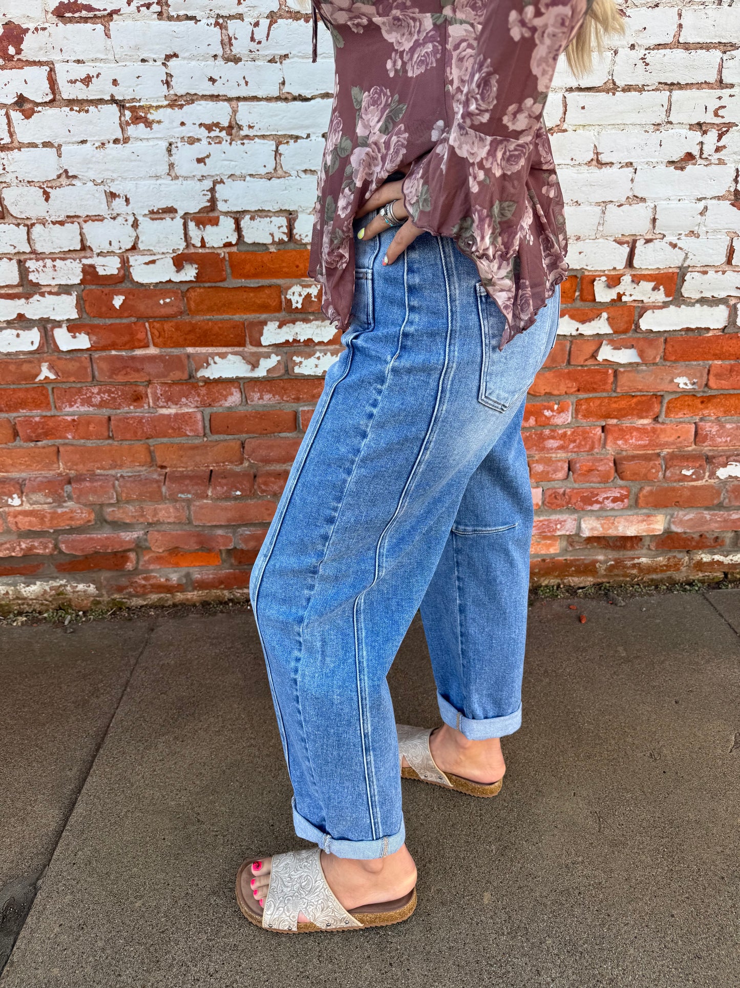THE CLOVER BARREL JEAN