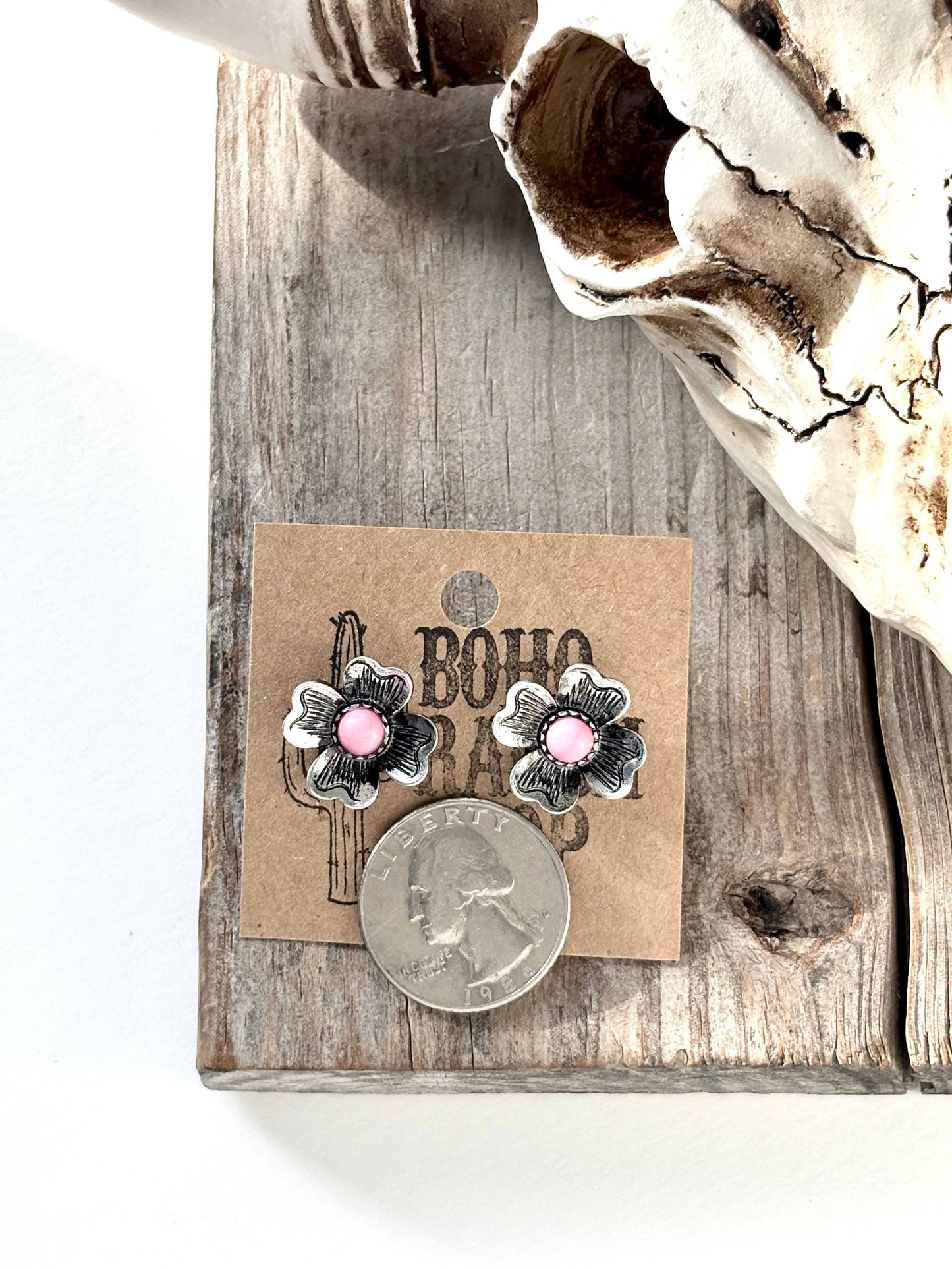 FLOWER STONE STUD EARRINGS