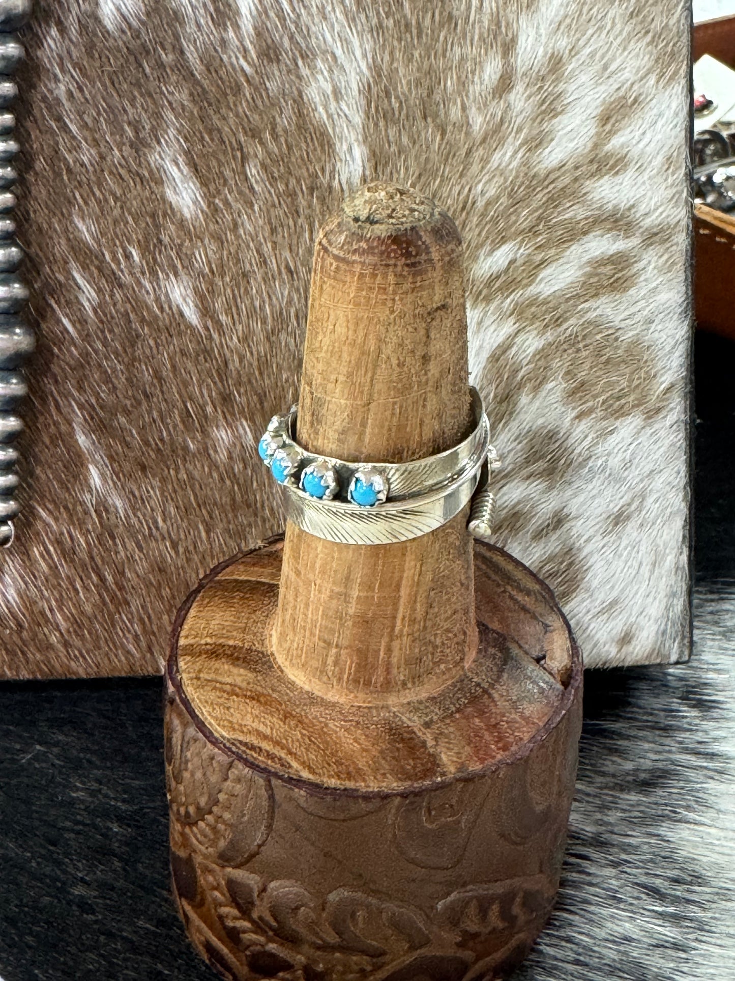 FEATHER RING