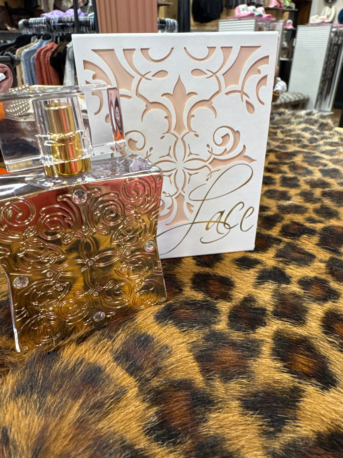LACE PERFUME