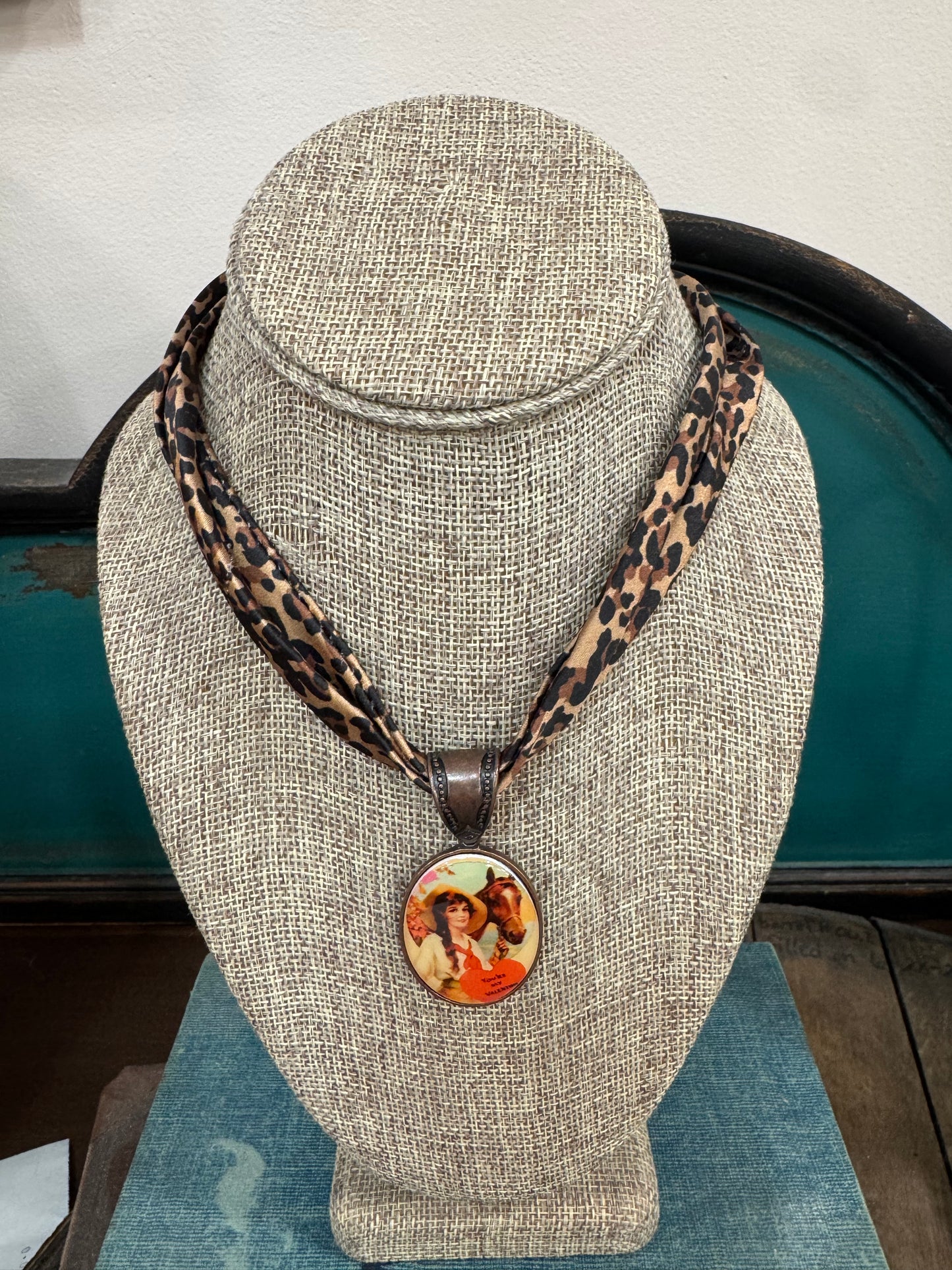 PENADANT SCARF NECKLACE