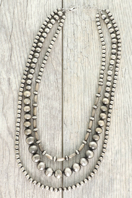 WESTERN NAVAJO STYLE MULTI STRAND PEARL NECKLACE