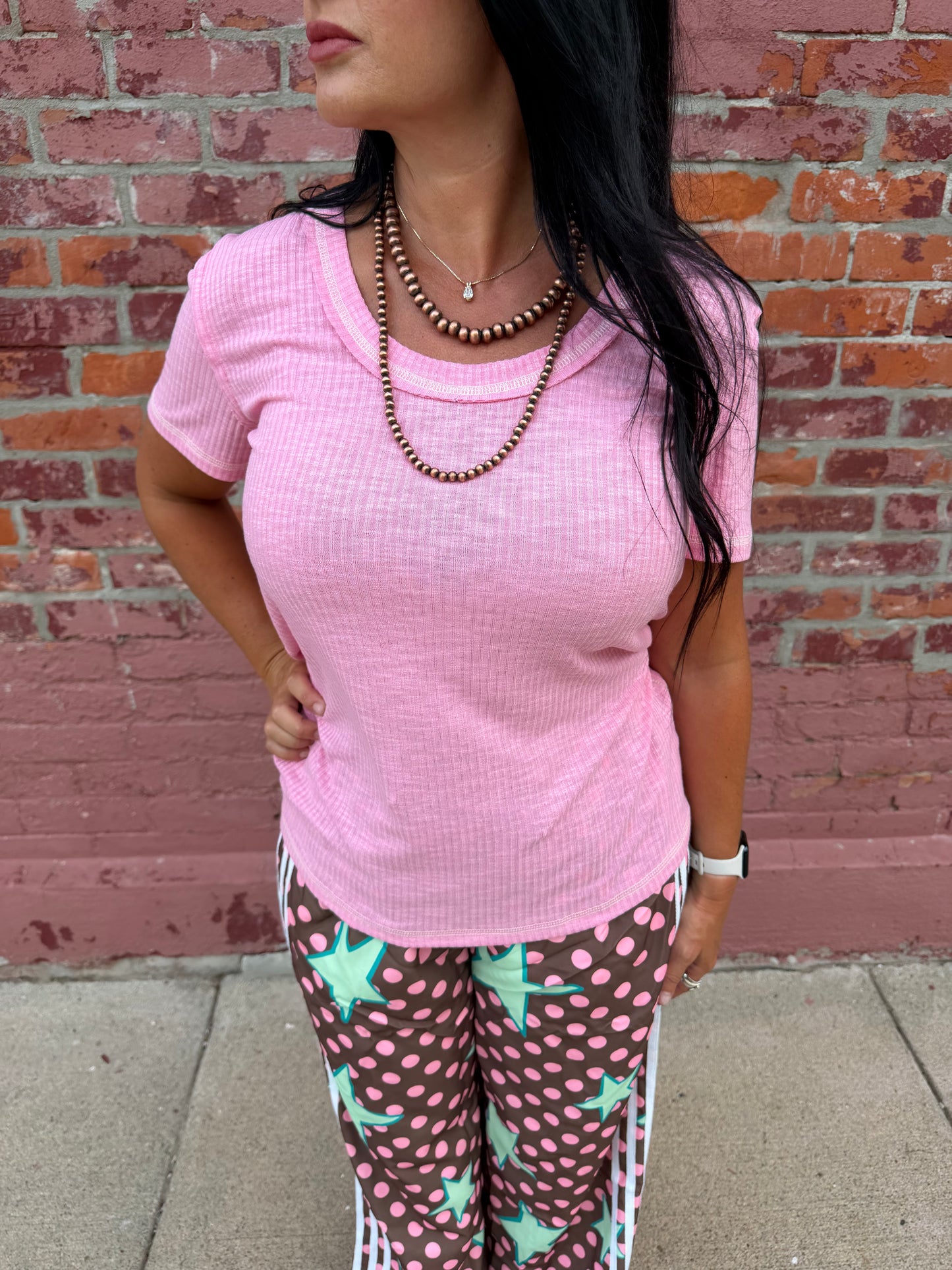 RIBBED SCOOP NECK TEE