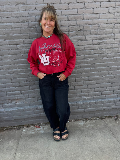 NEBRASKA VAULT VIBE CROPPED LONGSLEEVE