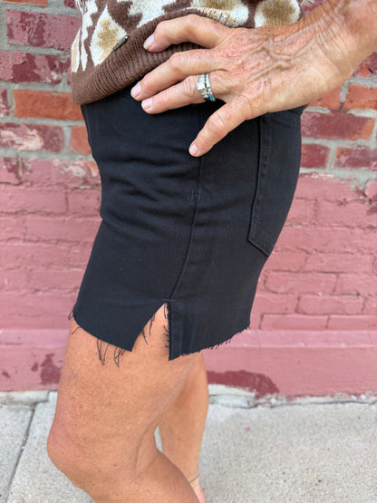 THE BLACK BEAUTY SHORT