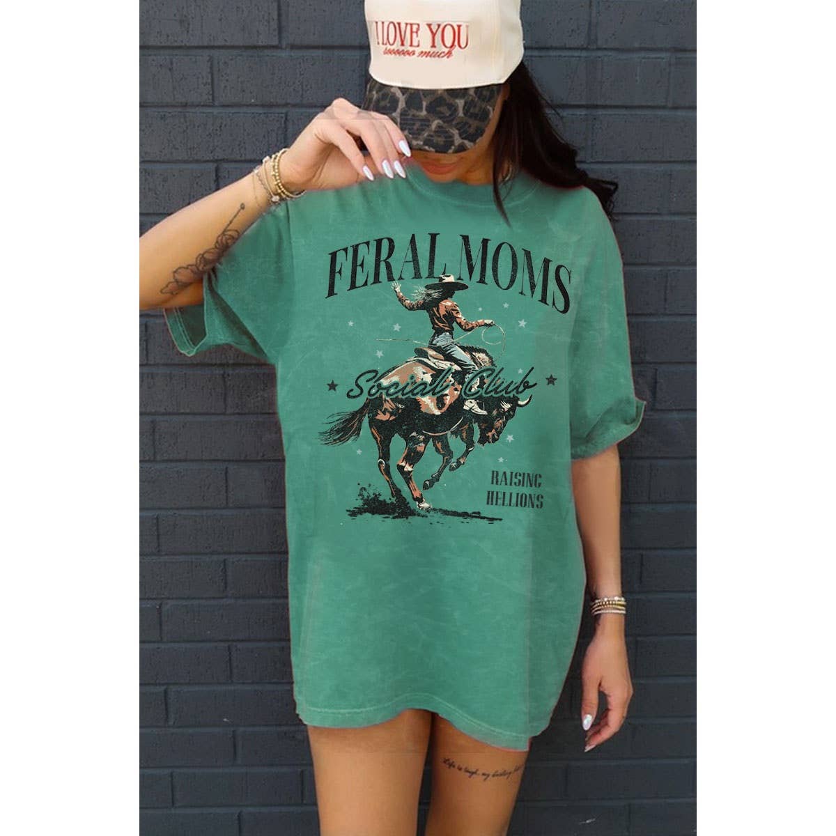 FERAL MOMS SOCIAL CLUB GRAPHIC TEE