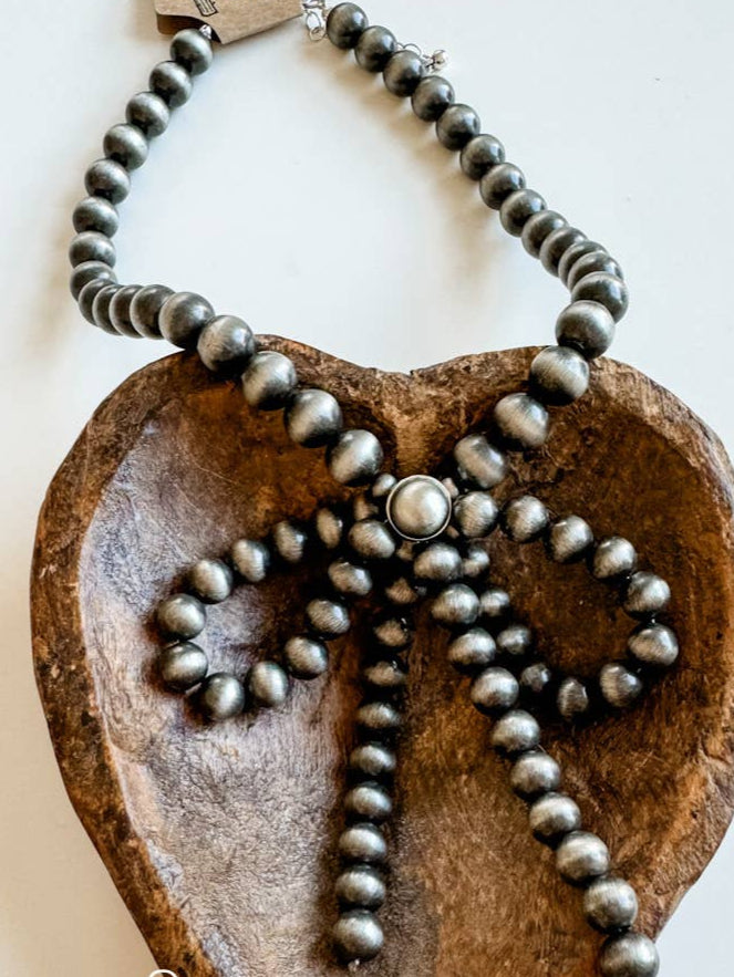 BOW NECKLACE