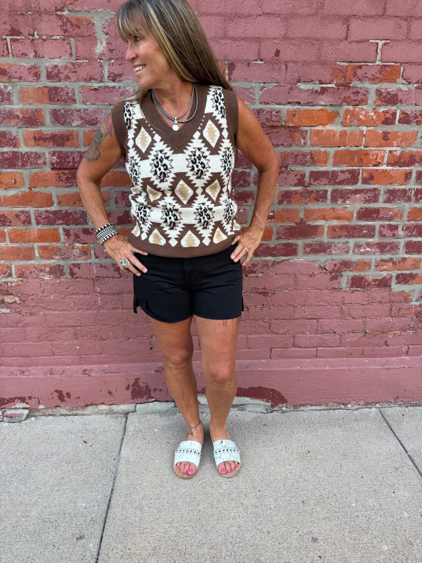 THE BLACK BEAUTY SHORT