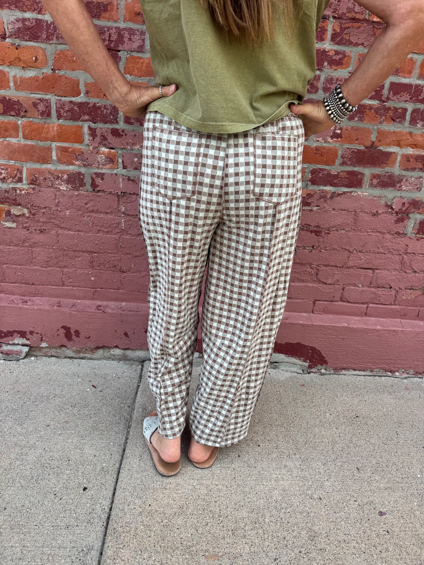 MOCHA CHECKERED BARREL PANT