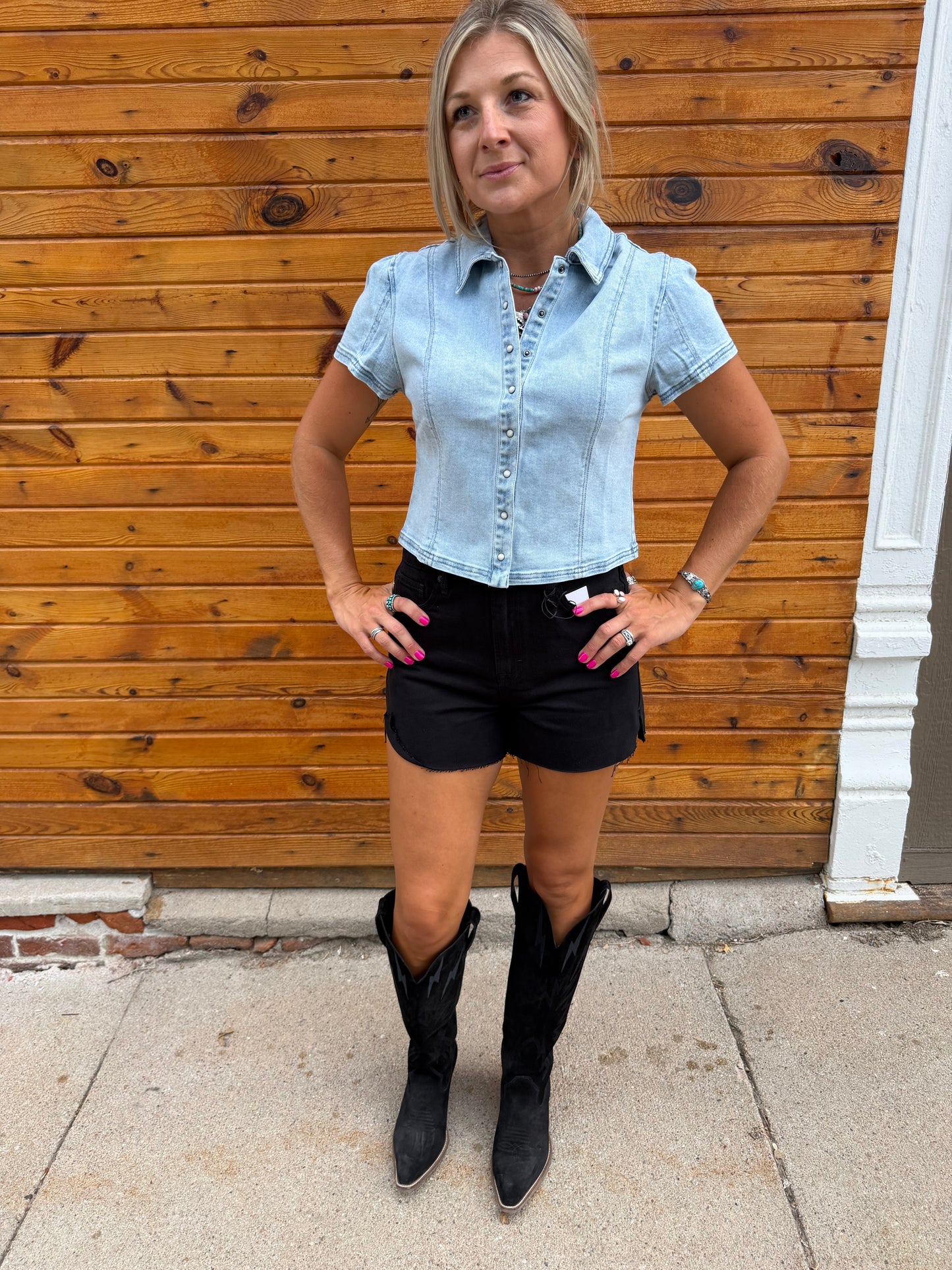 THE BLACK BEAUTY SHORT