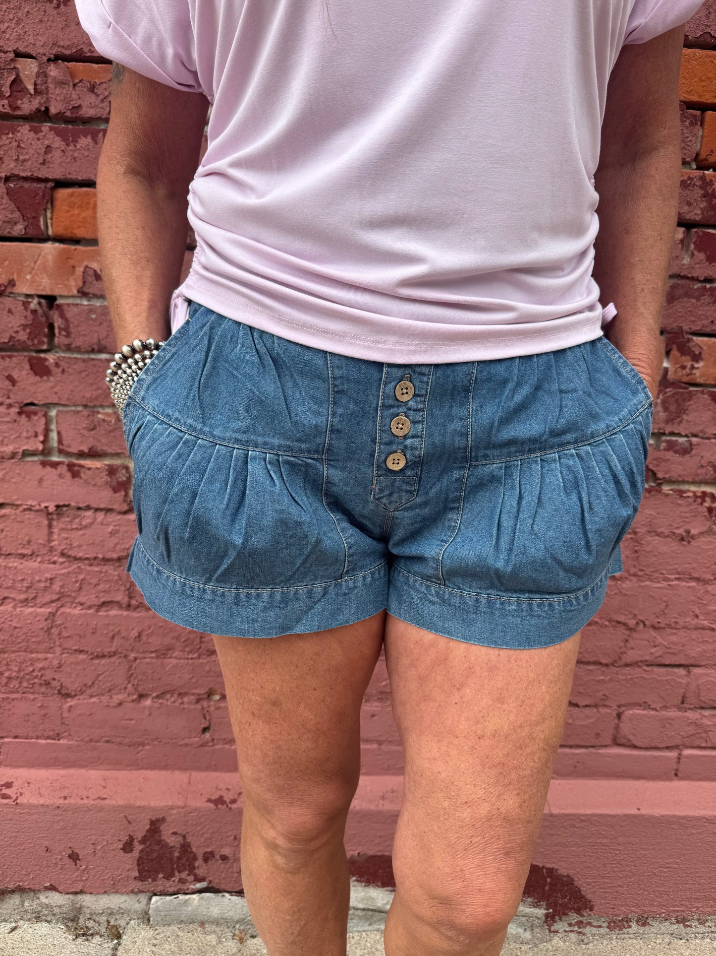 FEARLESS PLEATED DENIM SHORTS
