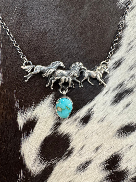 RUNNING FREE NECKLACE