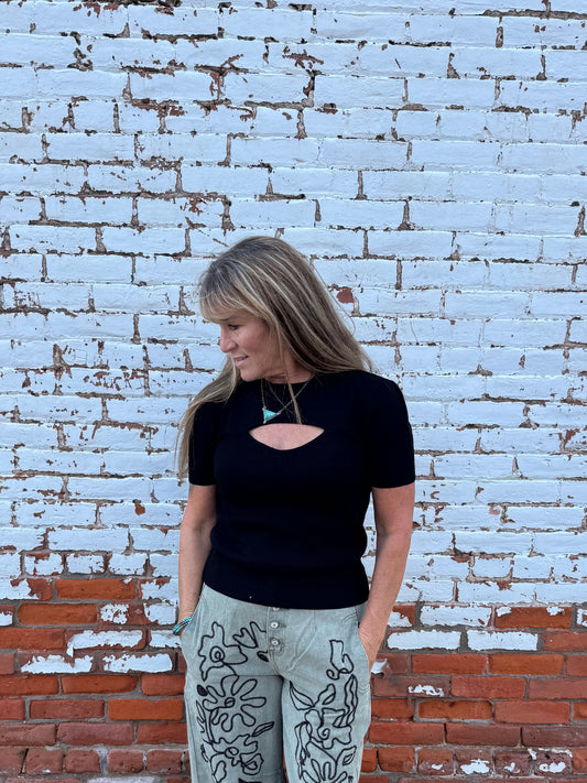 JENNIFER SHORT SLEEVE SWEATER WITH CUTOUT