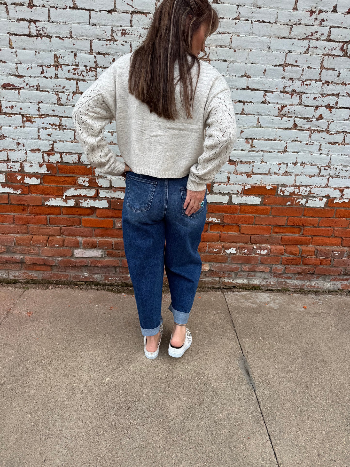 CROPPED CABLE KNIT SWEATER