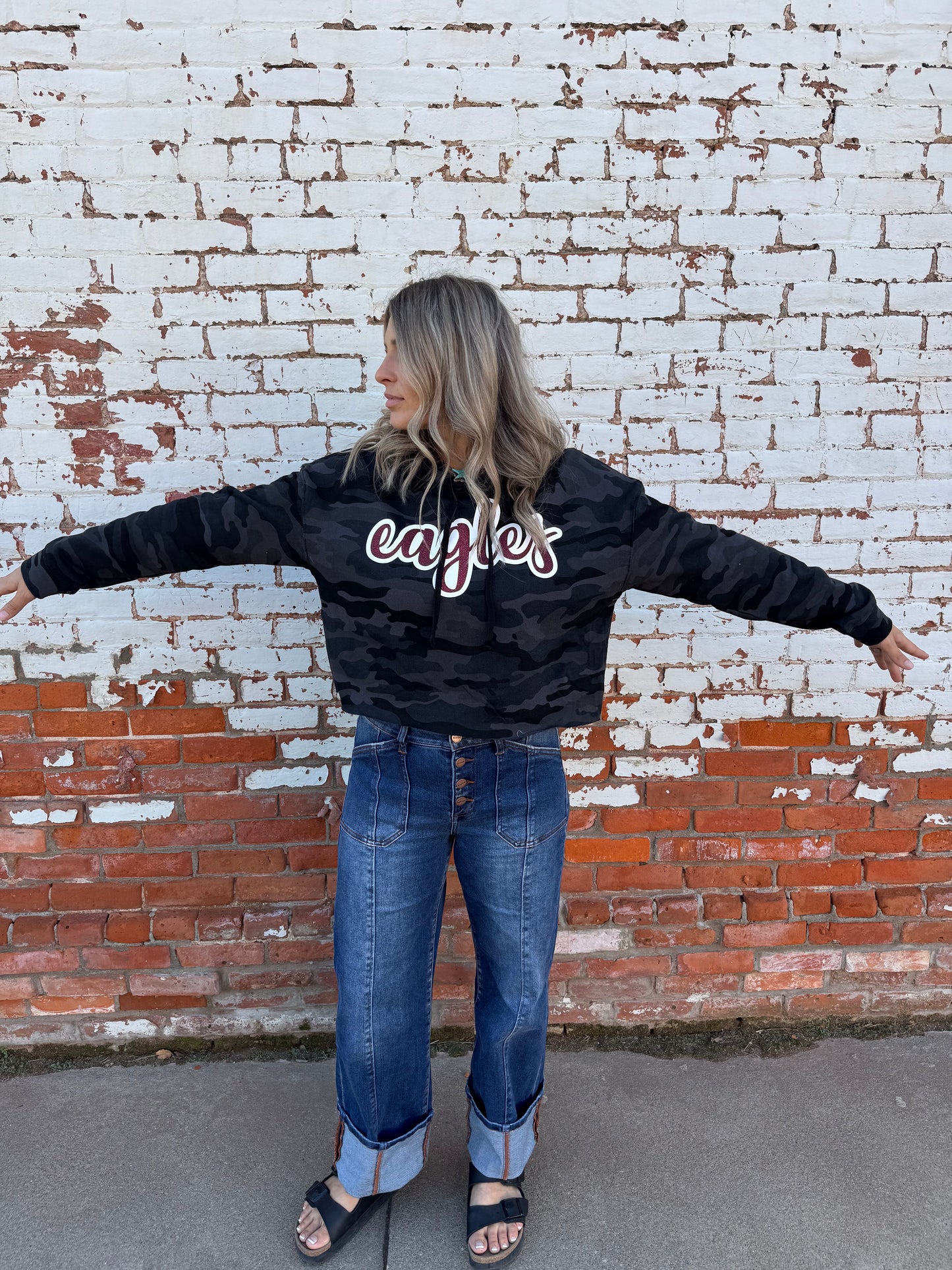 ARLINGTON EAGLES CAMO CROPPED HOODIE