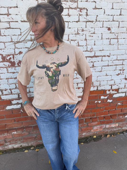 STAY WILD CAMO LONGHORN GRAPHIC TEE