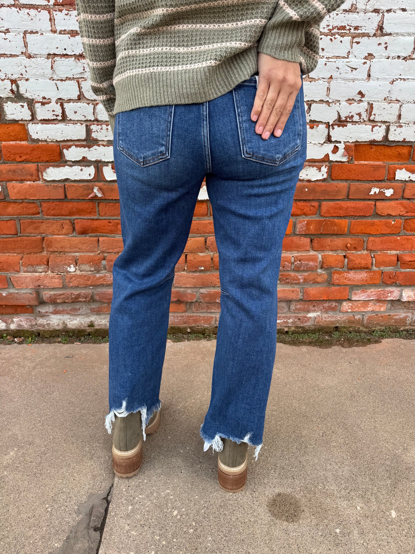 SKYLINE CROP STRAIGHT LEG DISTRESSED HEM JEANS