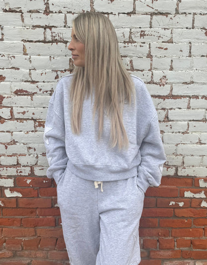 STAR PATCH CREWNECK SWEATSHIRT