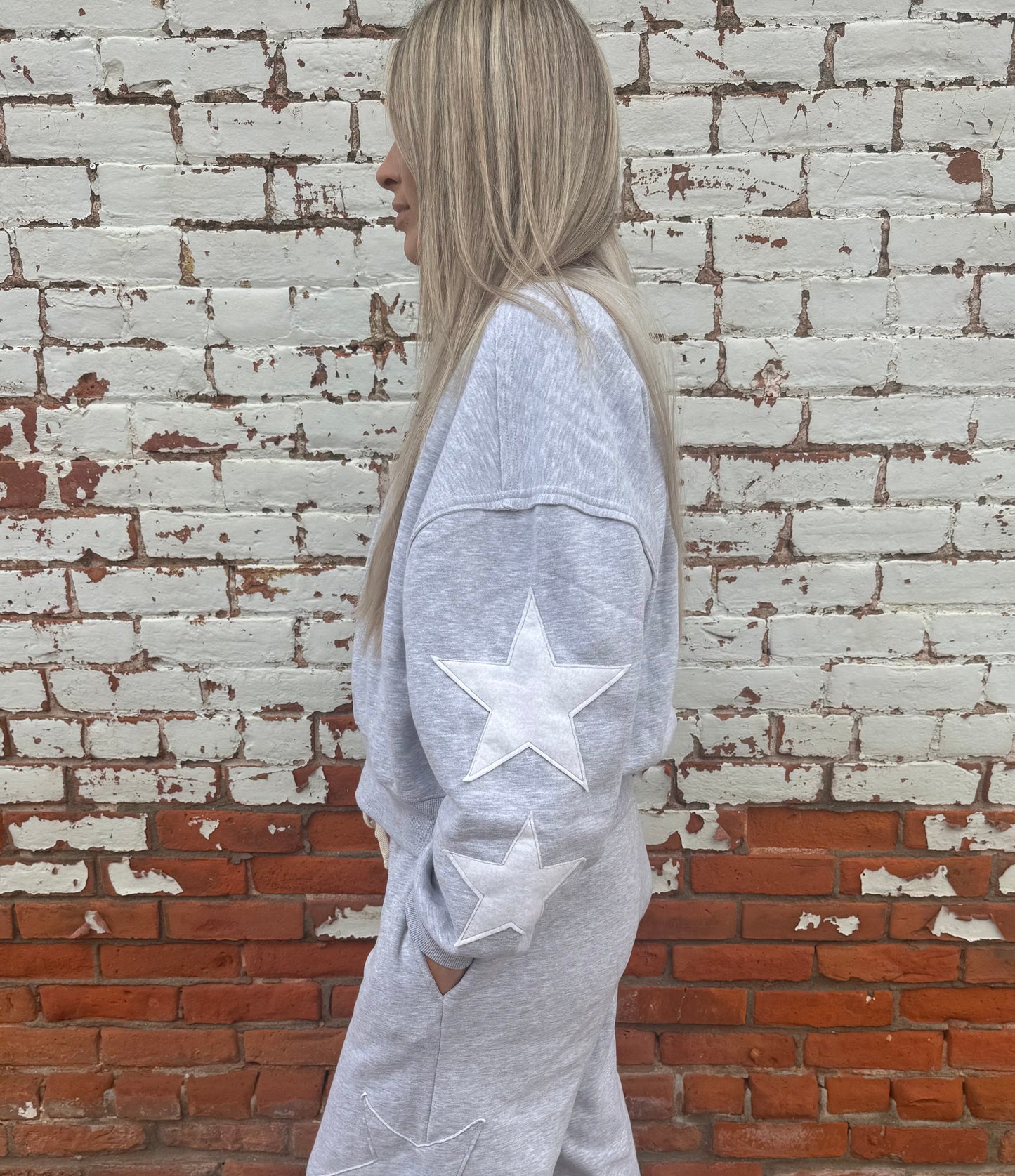 STAR PATCH CREWNECK SWEATSHIRT