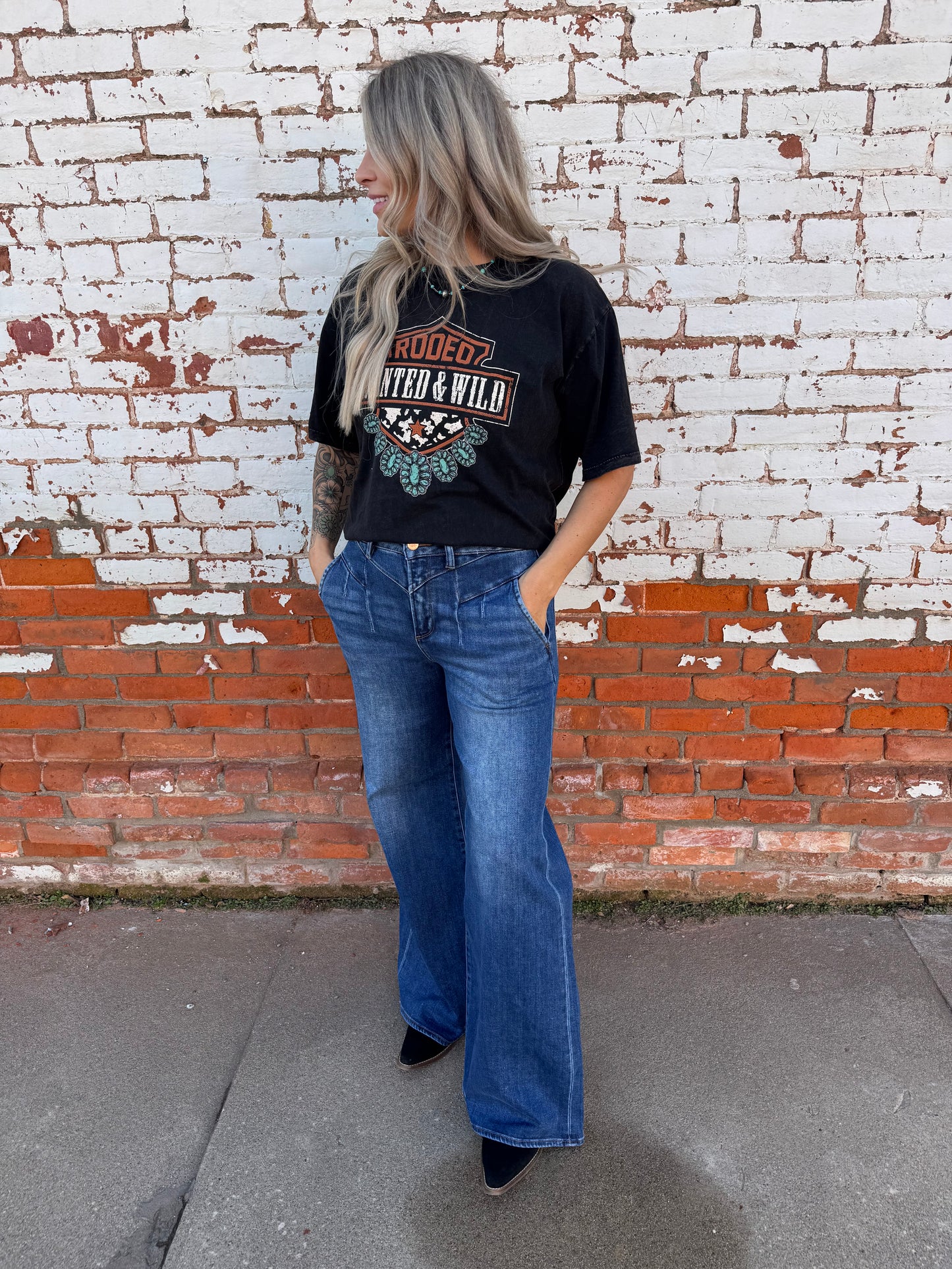RODEO WANTED & WILD GRAPHIC TEE