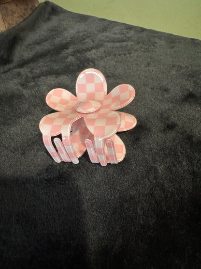 CHECKERED FLOWER CLAW CLIP