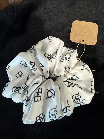 CATTLE HAIR SCRUNCHIE