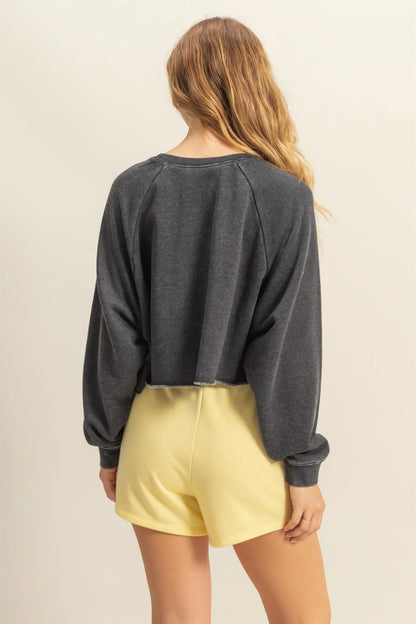 LAID BACK CROPPED SWEATSHIRT